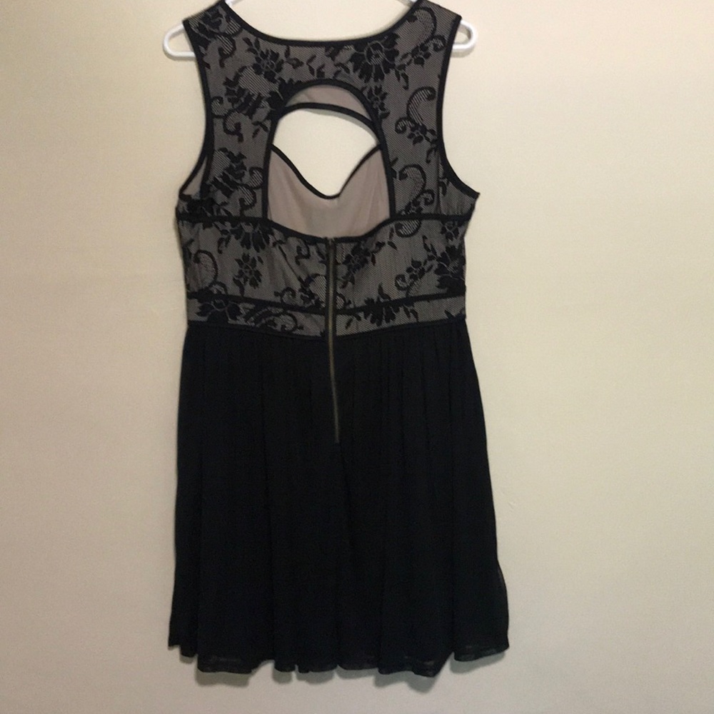 Dress - Picture 2 of 9